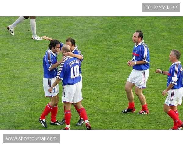 齐达内德尚领衔戛纳俱乐部十月底慈善赛共襄足球盛宴